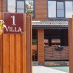 Своя ухоженная территория, Отель Village House