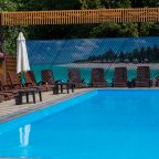 Своя ухоженная территория, Отель Village House