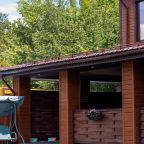 Своя ухоженная территория, Отель Village House