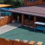 Своя ухоженная территория, Отель Village House