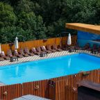 Своя ухоженная территория, Отель Village House