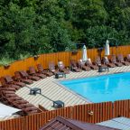 Своя ухоженная территория, Отель Village House