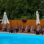 Своя ухоженная территория, Отель Village House