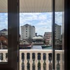 Балкон предлагает живописный вид на море
Личная сушилка
