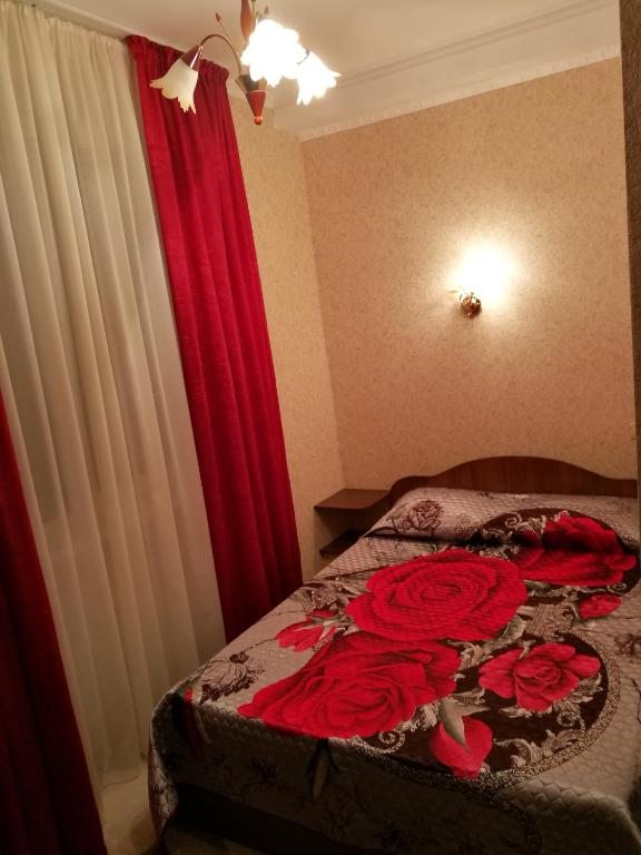 Двухместный (Двухместный номер с двуспальной кроватью и дополнительной кроватью) гостевого дома Агава на Чкалова, Адлер