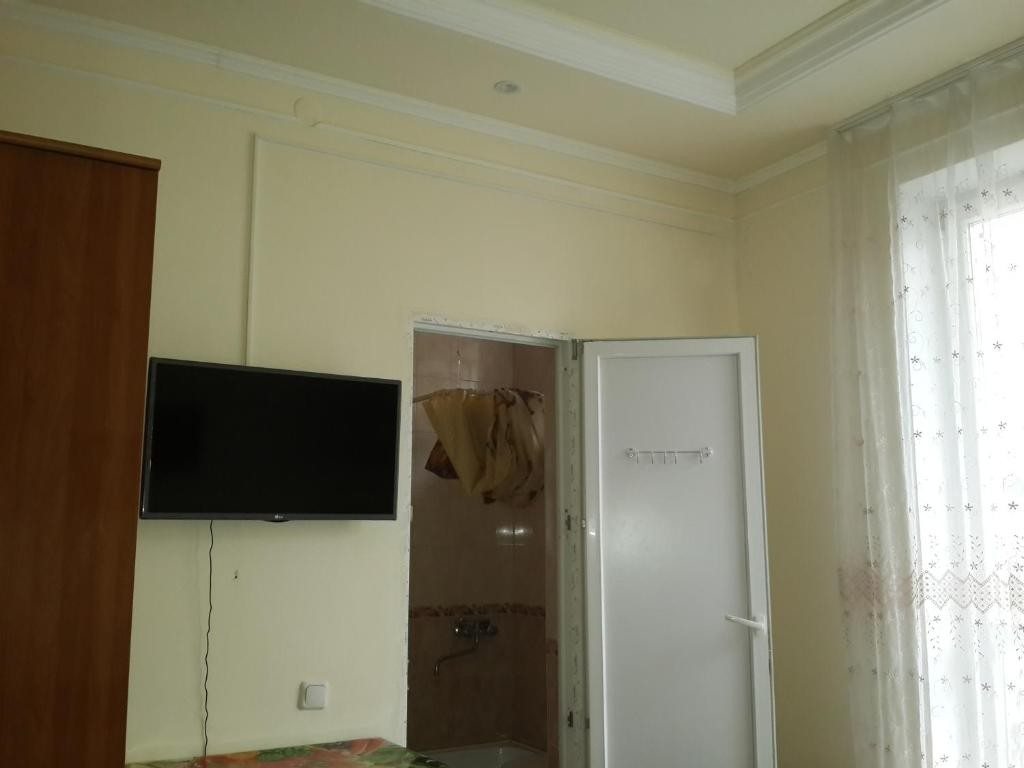 Двухместный (Двухместный номер с 2 отдельными кроватями и балконом.) гостевого дома Аметист, Лазаревское
