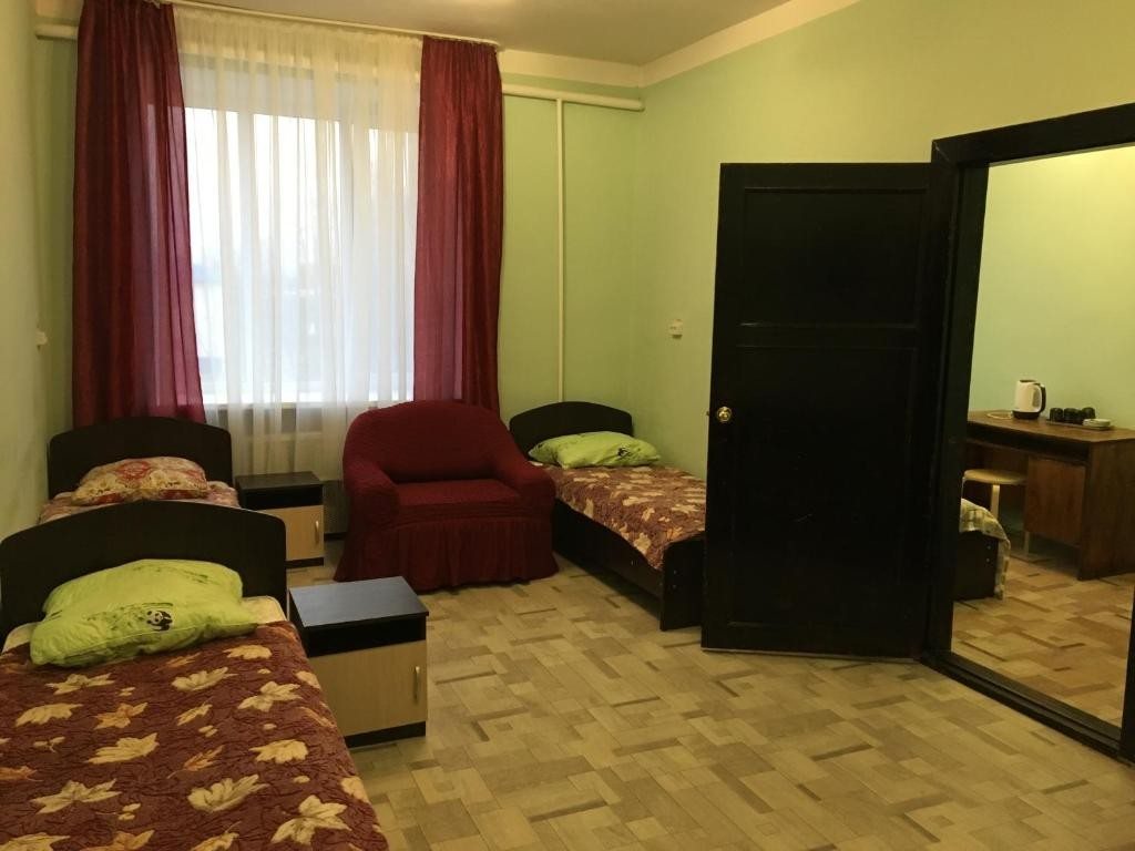 Четырехместный (Улучшенный четырехместный номер) мини-гостиницы На Чехова, Куеда