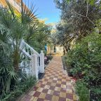 De Luxe (De Luxe), Гостевой дом Лавра