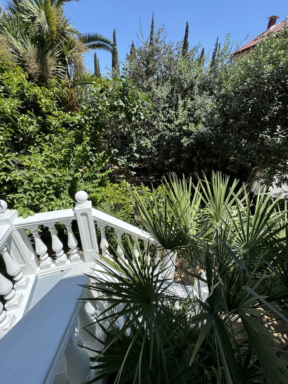 De Luxe (De Luxe), Гостевой дом Лавра