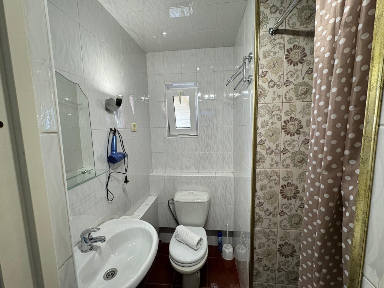 De Luxe (De Luxe), Гостевой дом Лавра