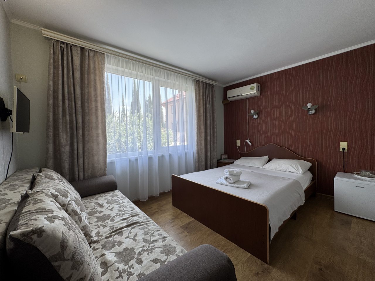 De Luxe (De Luxe), Гостевой дом Лавра