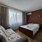 De Luxe (De Luxe), Гостевой дом Лавра