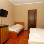 Трехместный (Стандартный трехместный номер), Гостевой дом Светлана на Лилий