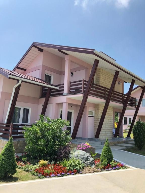 Номер (Шале с 3 спальнями) отеля Тихая Гавань, Молдовка