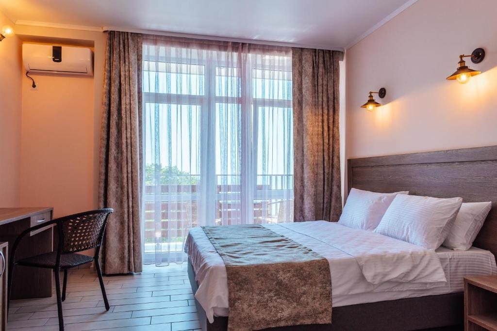Двухместный (Двухместный номер с 1 кроватью или 2 отдельными кроватями и видом на море) гостевого дома L hotel, Лазаревское