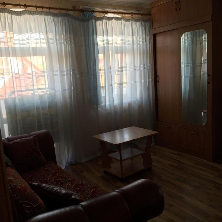 Трехместный (Трехместный номер с общей ванной комнатой) гостевого дома Дельфин на Ульянова, Адлер