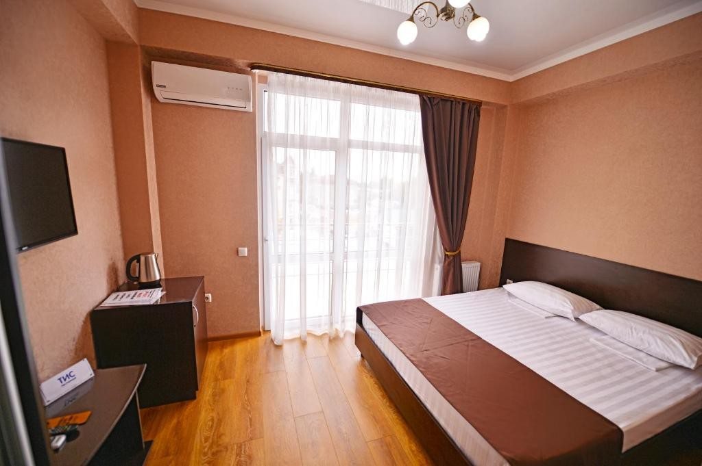 Двухместный (Улучшенный двухместный номер с 1 кроватью или 2 отдельными кроватями) отеля Tis, Лазаревское