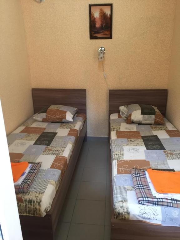 Двухместный (Двухместный номер с 1 кроватью или 2 отдельными кроватями и собственной ванной комнатой) гостевого дома Лето 15, Адлер