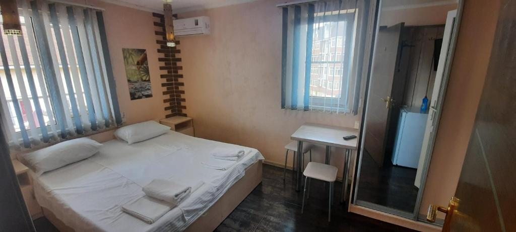 Двухместный (Двухместный номер с 1 кроватью и собственной ванной комнатой) мини-гостиницы Хуторская 55, Адлер