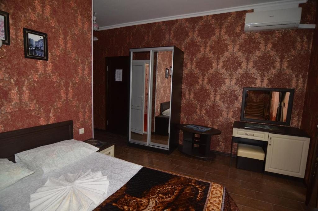 Двухместный (Стандартный двухместный номер с 1 кроватью и балконом) отеля Масис, Лазаревское