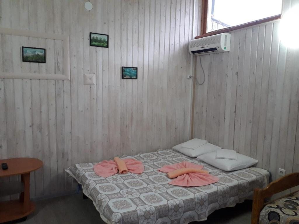 Двухместный (Двухместный номер с 2 отдельными кроватями и ванной комнатой) гостевого дома на Луначарского, Адлер
