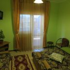 Трехместный (Трехместный номер с балконом), Гостевой дом Фортуна