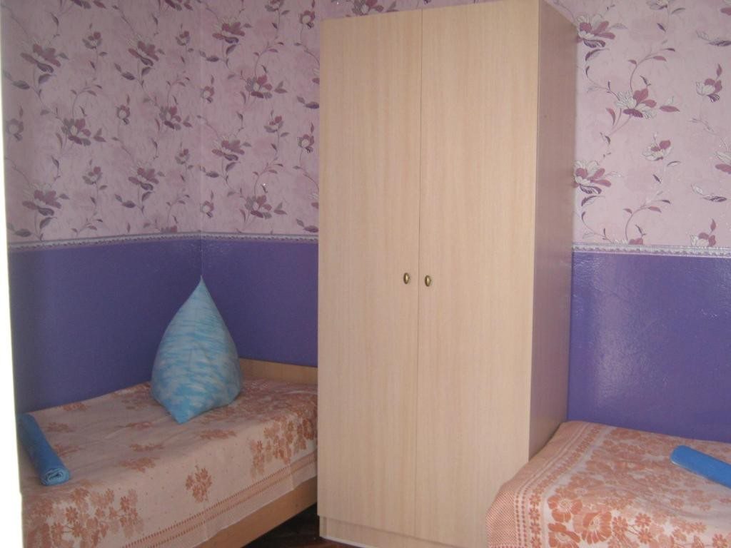 Трехместный (Бюджетный трехместный номер) гостевого дома Эко-отдых, Лазаревское