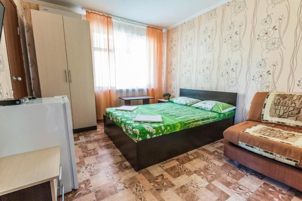 Двухместный (Двухместный номер с двуспальной кроватью и дополнительной кроватью) гостевого дома Эдельвейс, Архипо-Осиповка