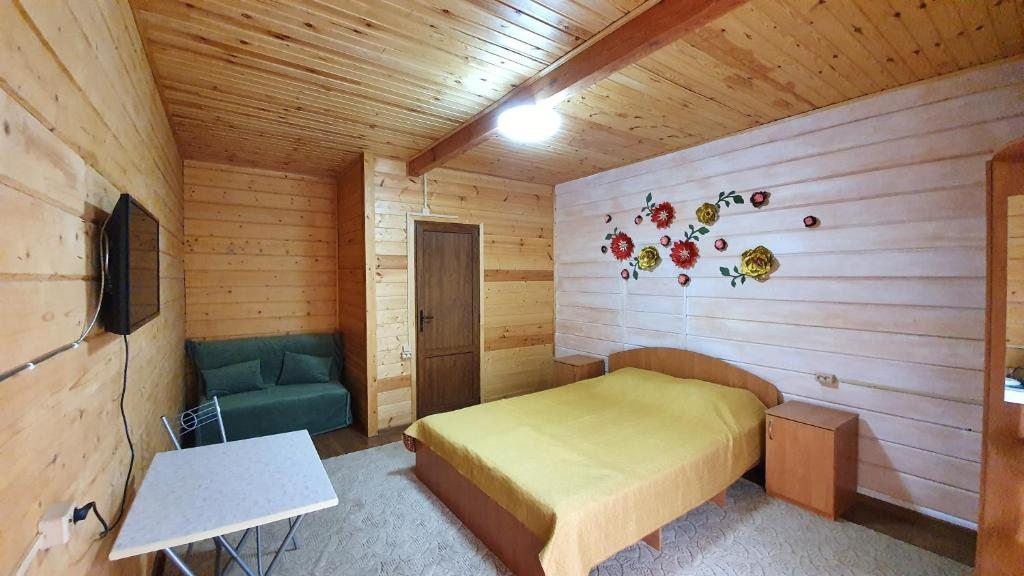 Трехместный (Трехместный номер, двухспальная кровать 160х220, диван 120х200) гостевого дома Мама джан, Архипо-Осиповка