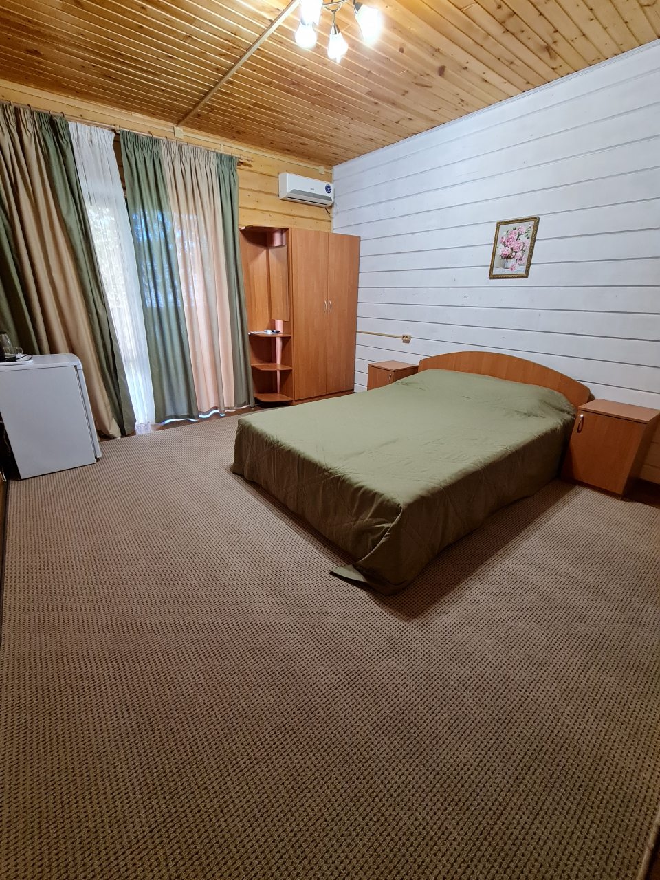 Двухместный (Двухместный номер, одна двухспальная кровать 160х220) гостевого дома Мама джан, Архипо-Осиповка