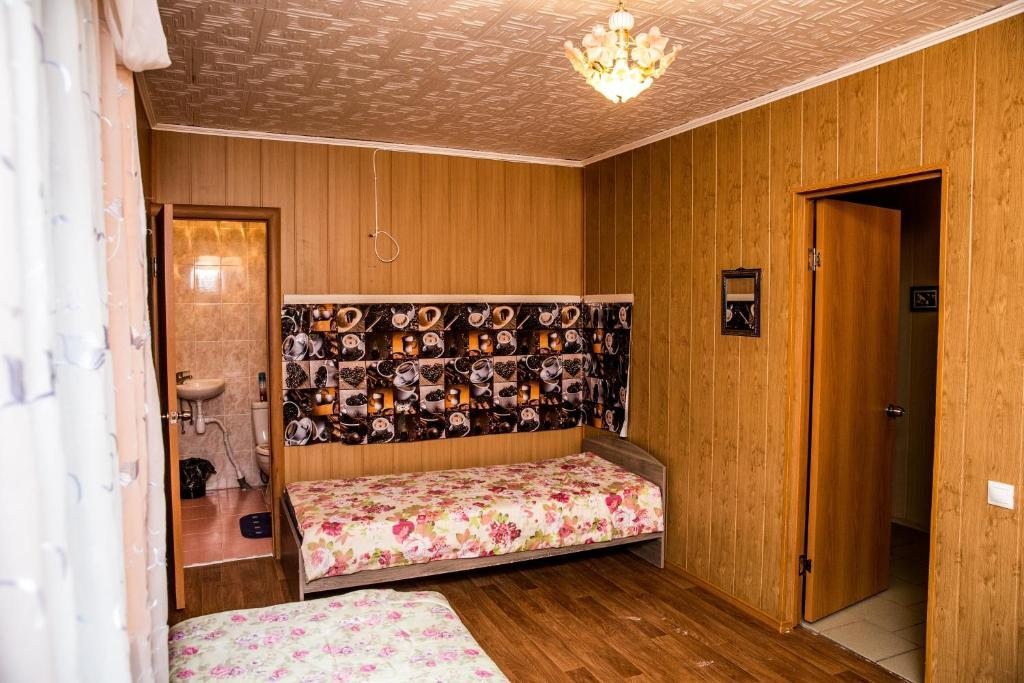 Трехместный (Бюджетный трехместный номер) гостевого дома Вишневая 28а, Архипо-Осиповка