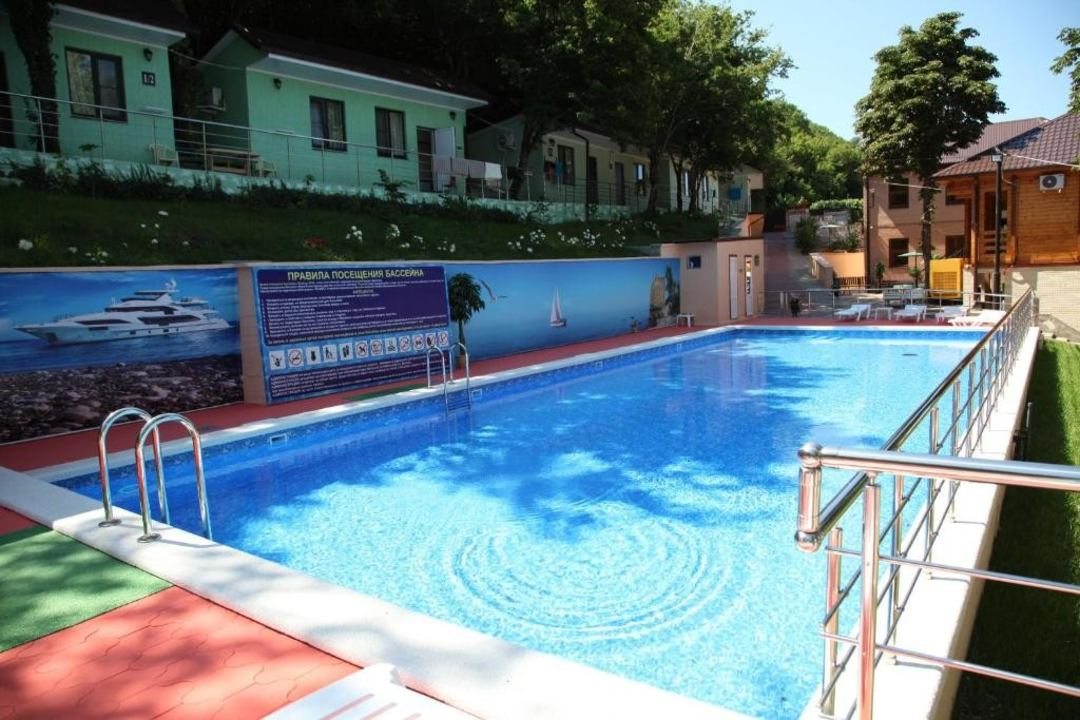 Открытый плавательный бассейн, Гостиница Тешебс