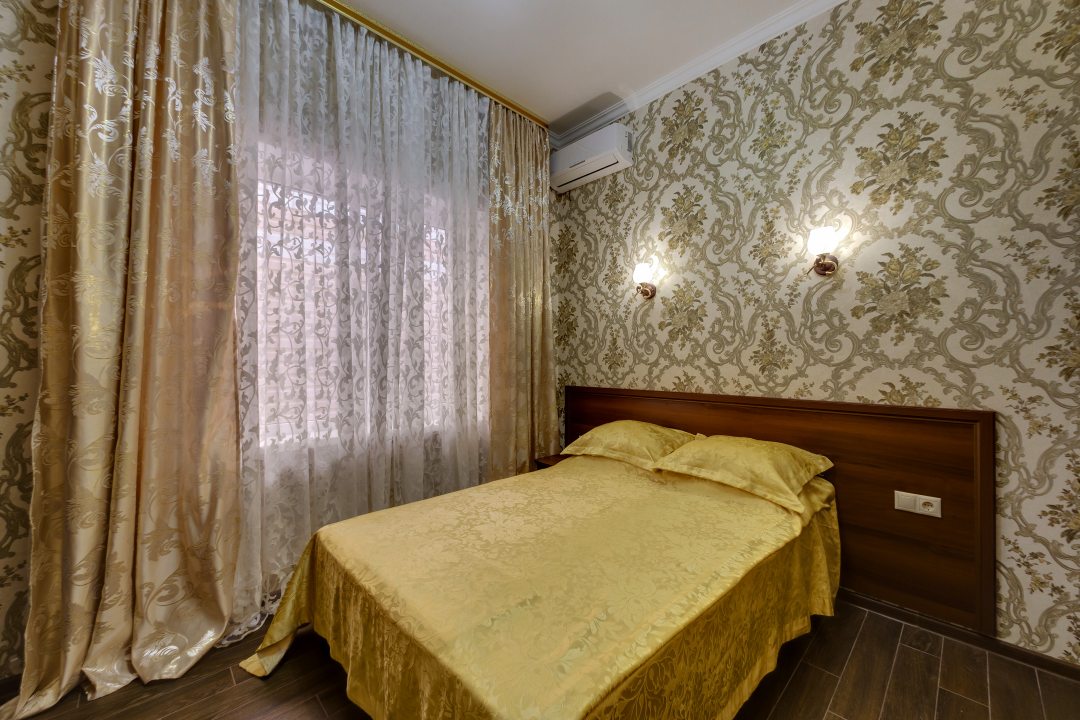 Двухместный (Двухместный номер с дополнительным местом) гостевого дома Тих Отель, Архипо-Осиповка