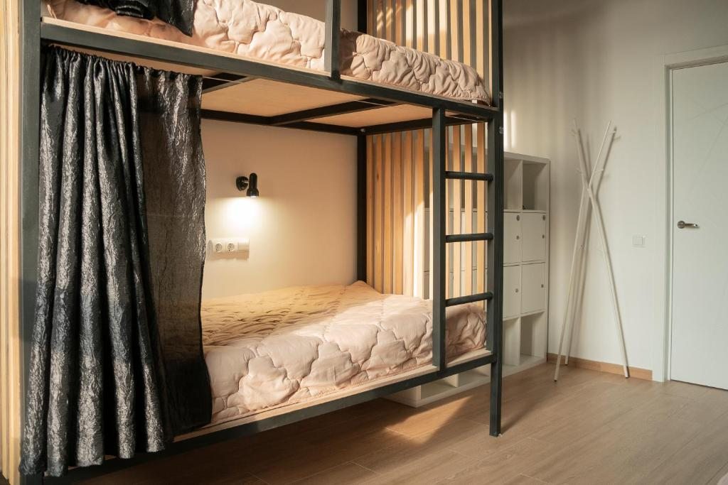 Номер (Спальное место на двухъярусной кровати в общем номере для женщин) хостела Хоста на Платановой