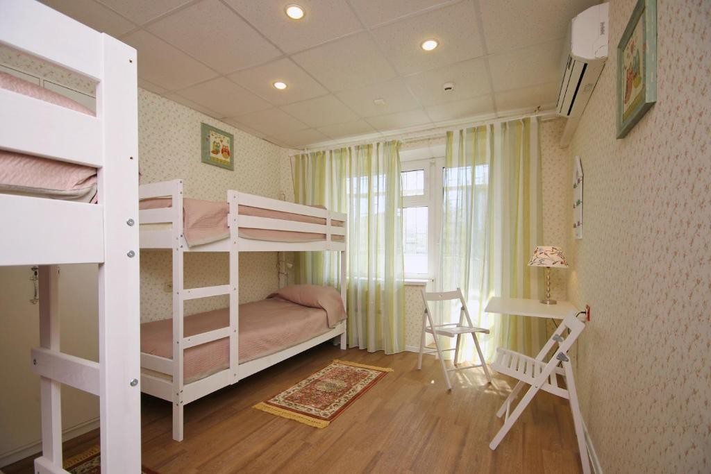 Номер (Кровать в общем номере для женщин с 4 кроватями) хостела Full House, Белгород