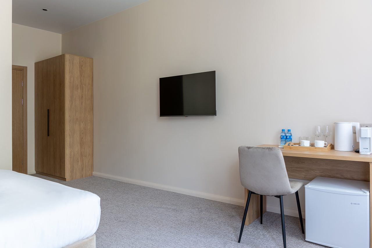 Трехместный (С видом на город), Отель Kinney