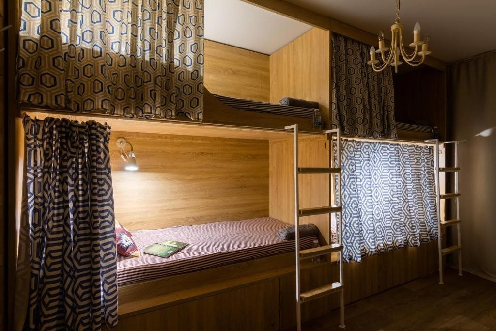 Номер (Спальное место на двухъярусной кровати в общем номере для мужчин и женщин) хостела 4 Комнаты, Челябинск