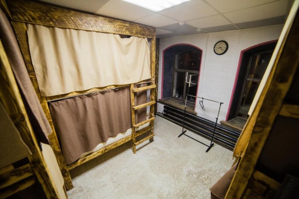 Номер (Спальное место на двухъярусной кровати в общем номере для женщин) хостела Красный Slon, Челябинск