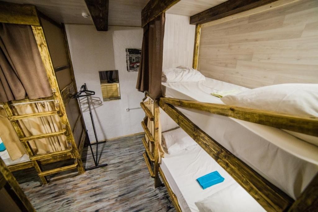 Номер (Спальное место на двухъярусной кровати в общем номере для мужчин) хостела Красный Slon, Челябинск
