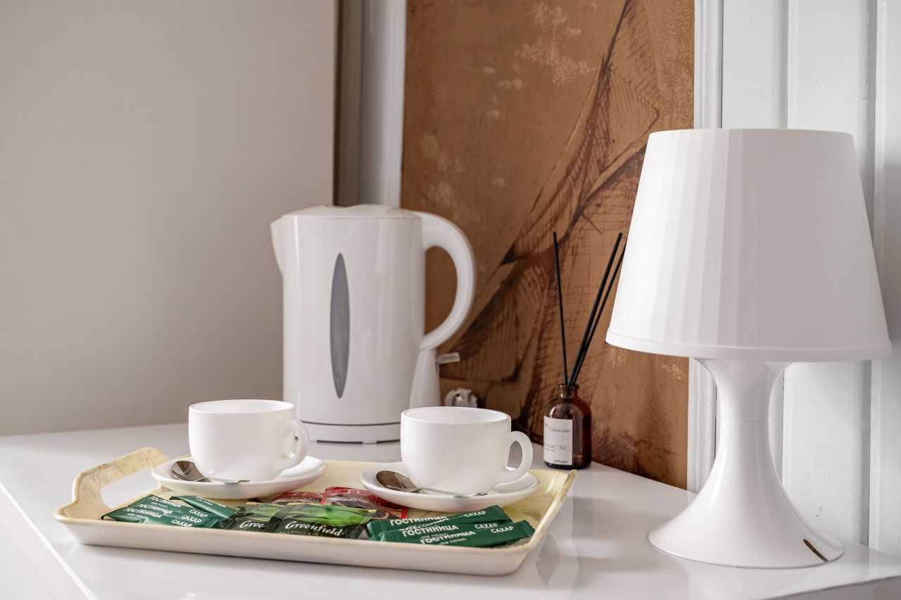 В каждом номере  - чайный набор