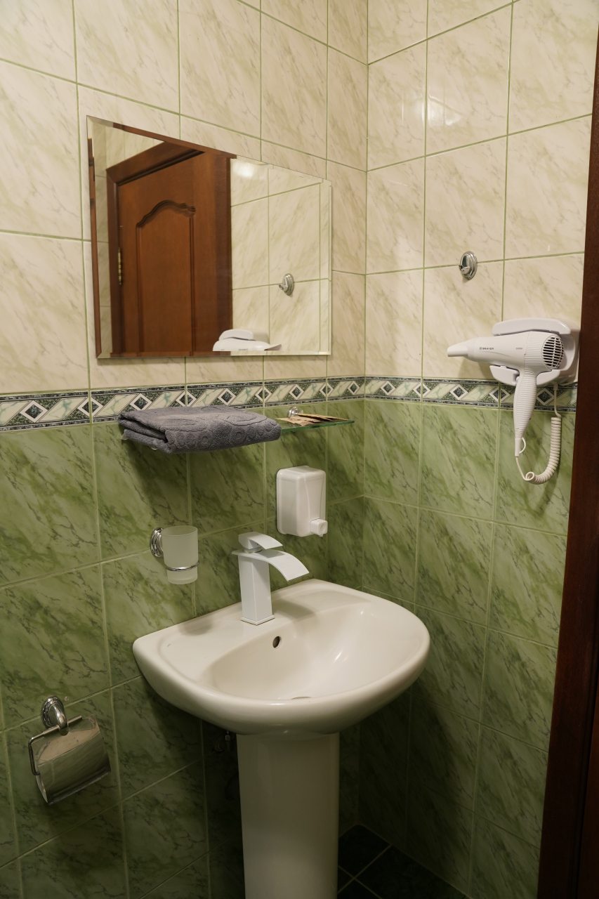 Полулюкс (С 1 большой кроватью и балконом), Гостевой дом КИТ