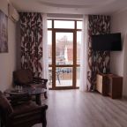 Полулюкс (С 1 большой кроватью и балконом), Гостевой дом КИТ