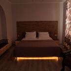 Полулюкс (С 1 большой кроватью и балконом), Гостевой дом КИТ