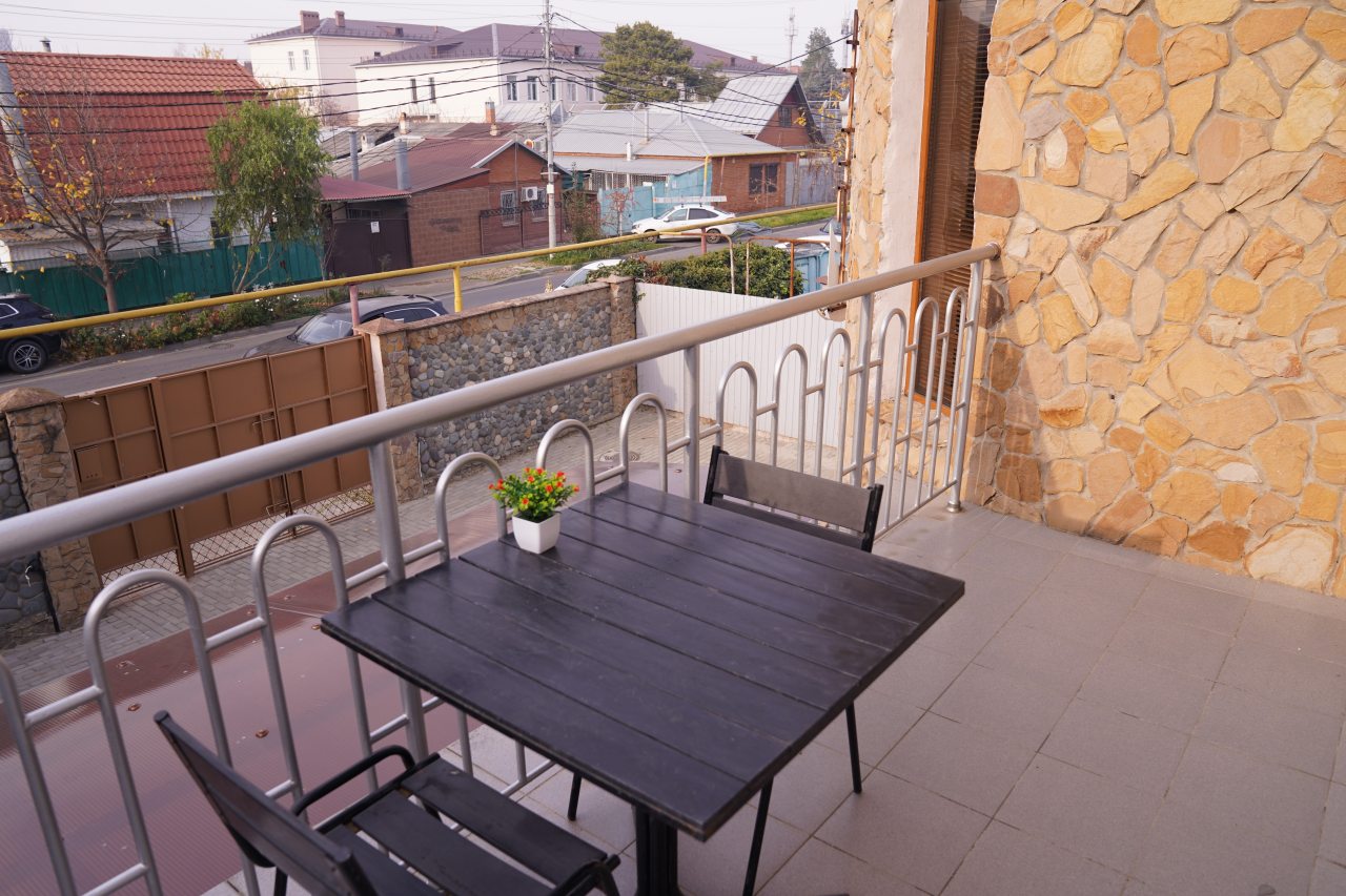 Полулюкс (С 1 большой кроватью и балконом), Гостевой дом КИТ