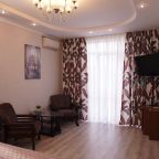 Полулюкс (С 1 большой кроватью и балконом), Гостевой дом КИТ