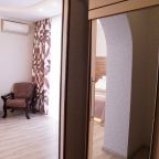 Полулюкс (С 1 большой кроватью и балконом), Гостевой дом КИТ