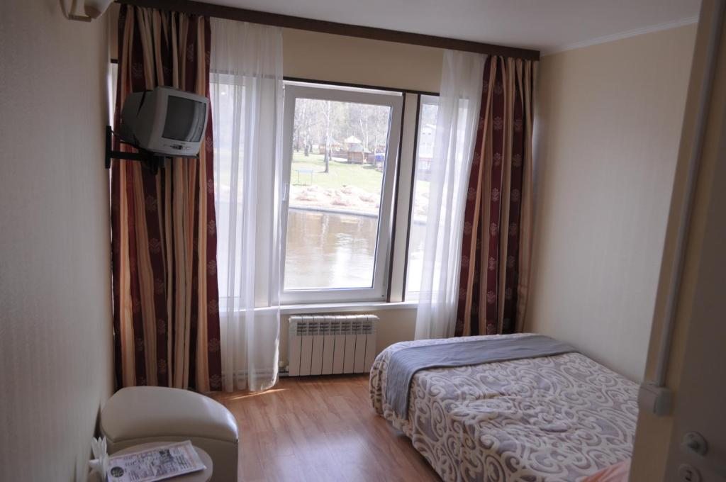 Двухместный (Бюджетный двухместный номер с 1 кроватью и видом на озеро) отеля Лакада, Грибки
