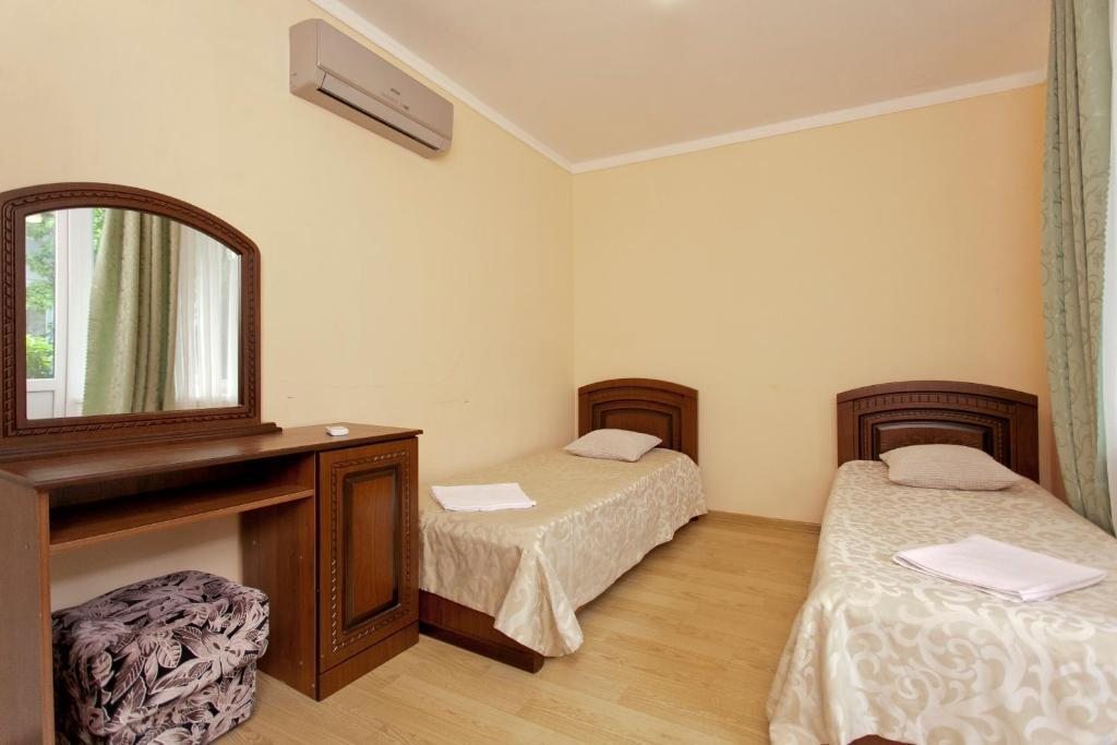 Двухместный (Улучшенный двухместный номер с 1 кроватью или 2 отдельными кроватями) гостевого дома Прибрежный, Анапа