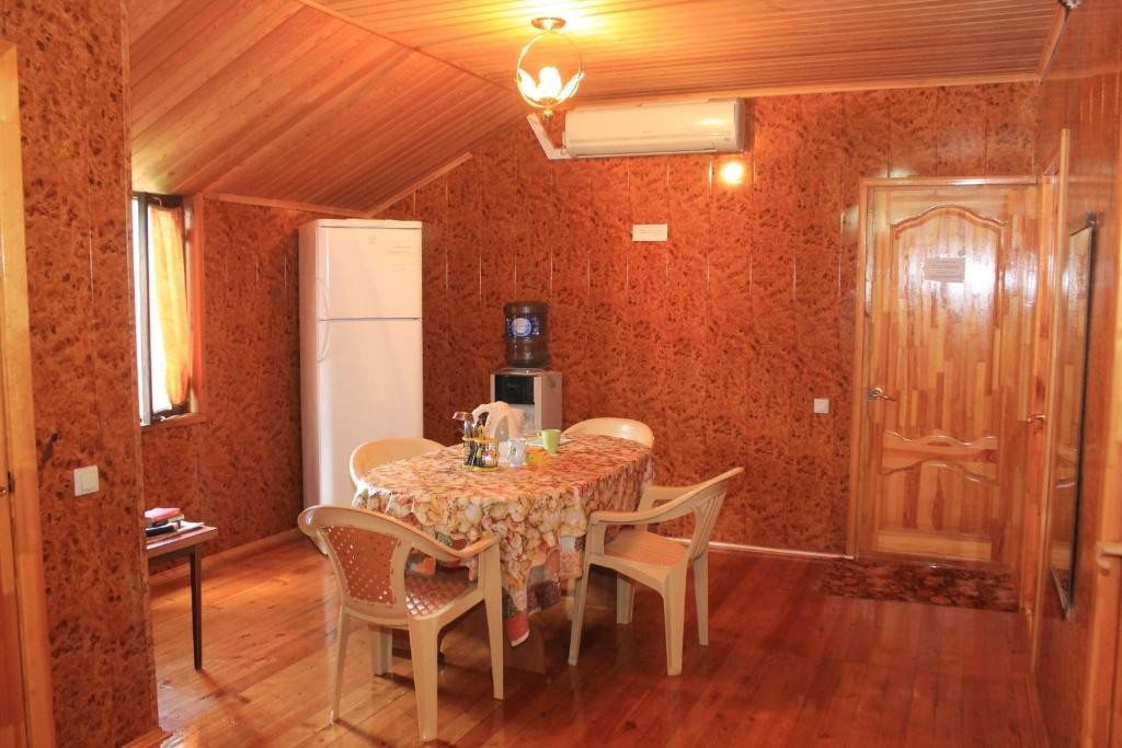 Двухместный (Бюджетный двухместный номер с 1 кроватью) гостевого дома Валюша, Анапа