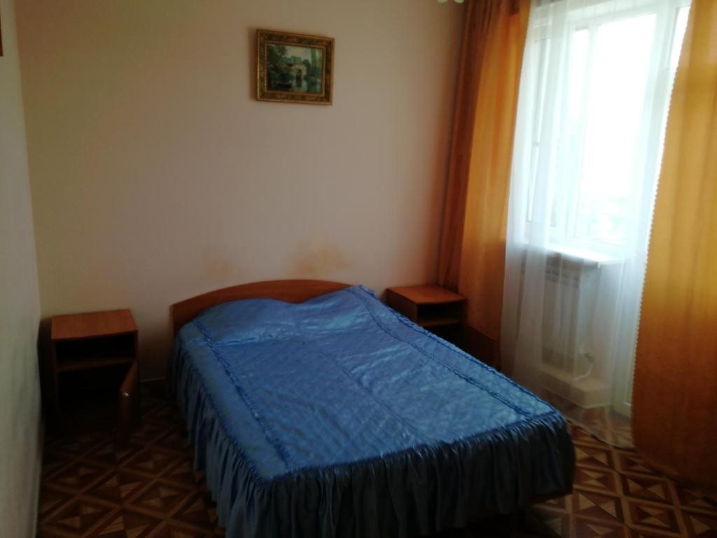 Двухместный (Двухместный номер с 1 кроватью или 2 отдельными кроватями и общей ванной комнатой) отеля Гостевой дворик, Анапа